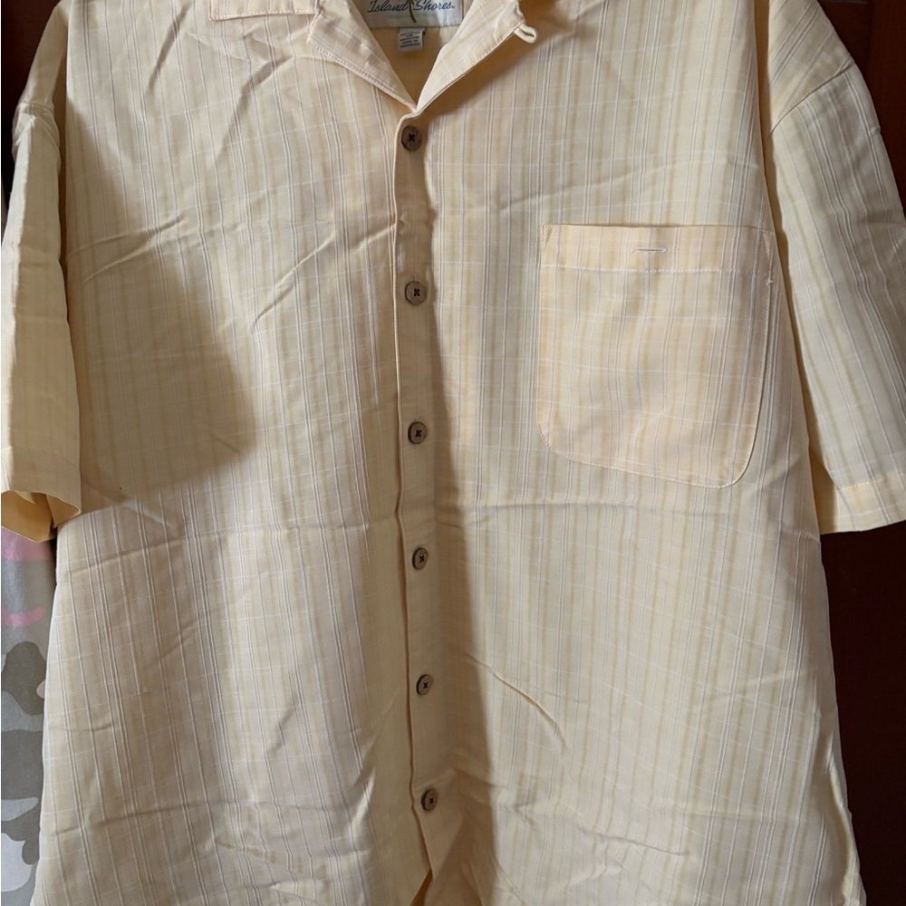Relaxed Fit Short-Sleeve Button-Down Shirt in Pale Yellow